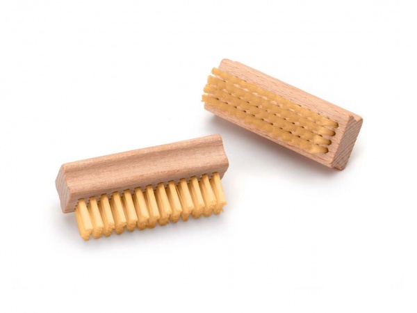 1 brosse  ongles en htre et fibres naturelles