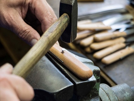 Grand couteau à manche en bois « Santoku »